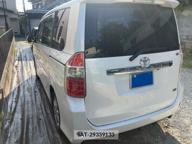 Toyota NOAH 2009-10 8337152-4
