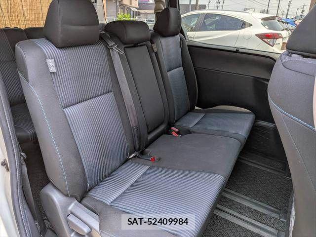 Toyota NOAH 2014-01 8337149-9