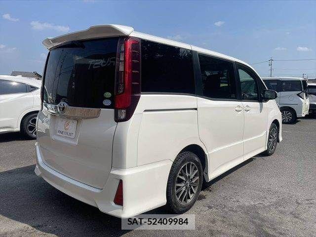 Toyota NOAH 2014-01 8337149-19