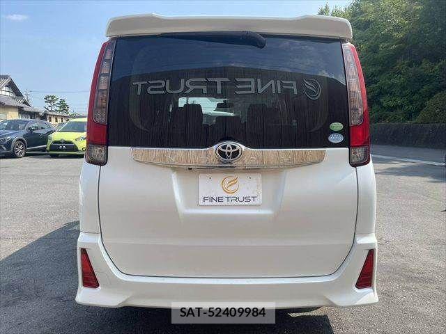 Toyota NOAH 2014-01 8337149-20