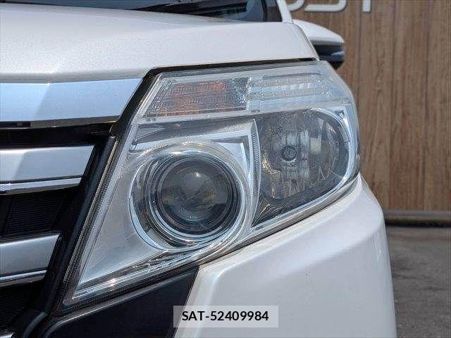 Toyota NOAH 2014-01 8337149-23