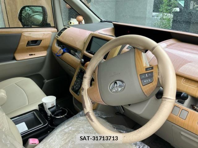 Toyota NOAH 2009-10 8337154-11