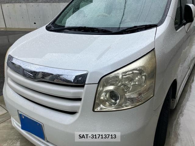 Toyota NOAH 2009-10 8337154-1