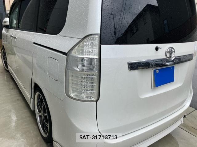 Toyota NOAH 2009-10 8337154-2