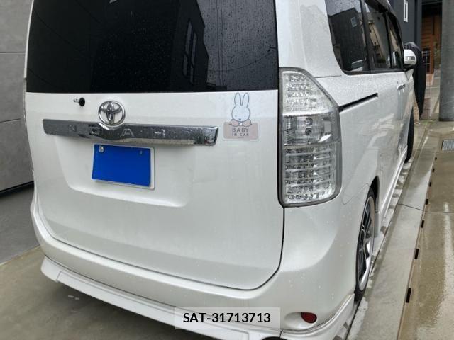 Toyota NOAH 2009-10 8337154-3