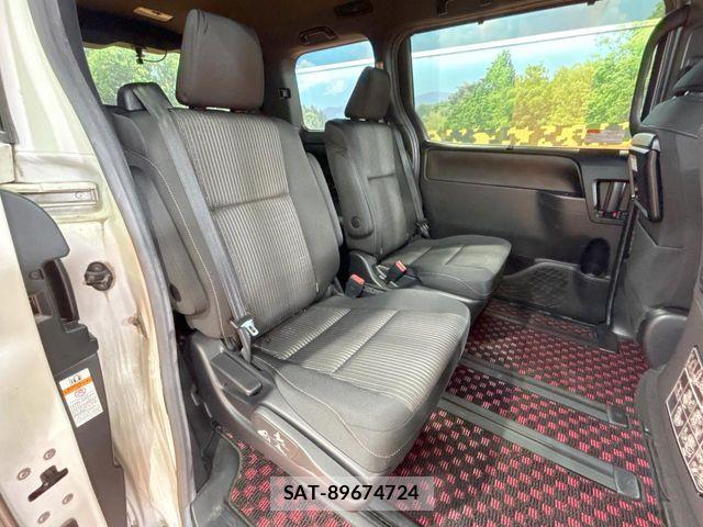 Toyota NOAH 2017-08 8337146-9