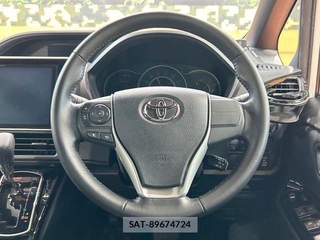 Toyota NOAH 2017-08 8337146-12