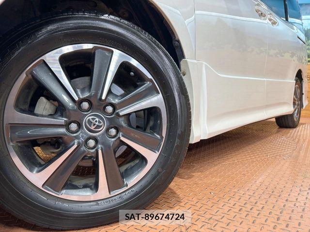 Toyota NOAH 2017-08 8337146-14