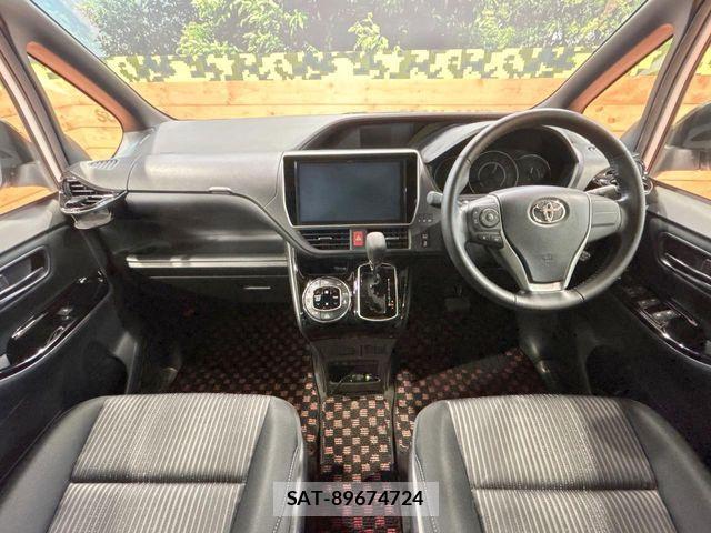 Toyota NOAH 2017-08 8337146-1