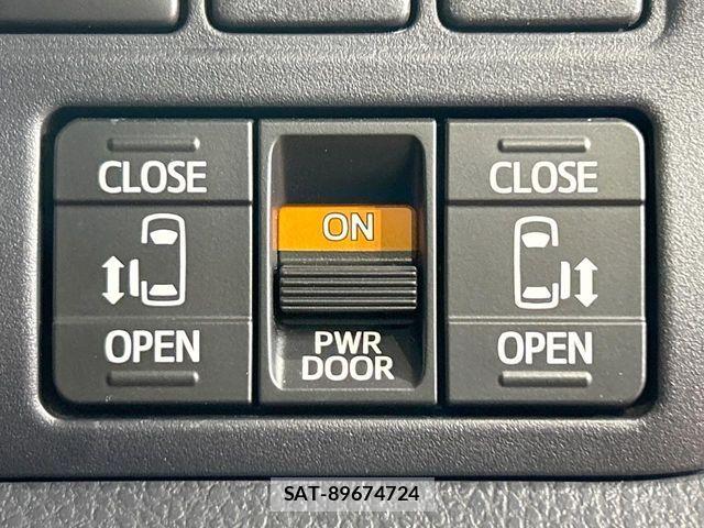 Toyota NOAH 2017-08 8337146-4