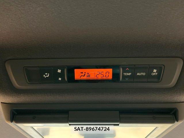 Toyota NOAH 2017-08 8337146-6