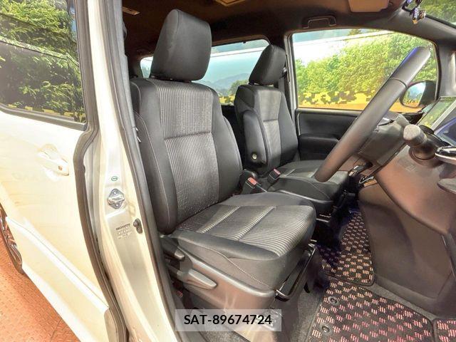 Toyota NOAH 2017-08 8337146-8