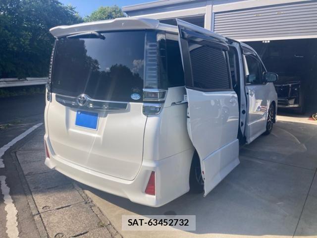 Toyota NOAH 2015-07 8337150-1