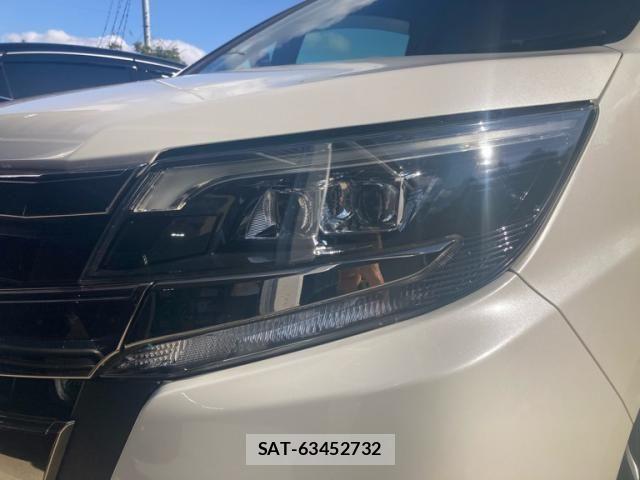 Toyota NOAH 2015-07 8337150-6