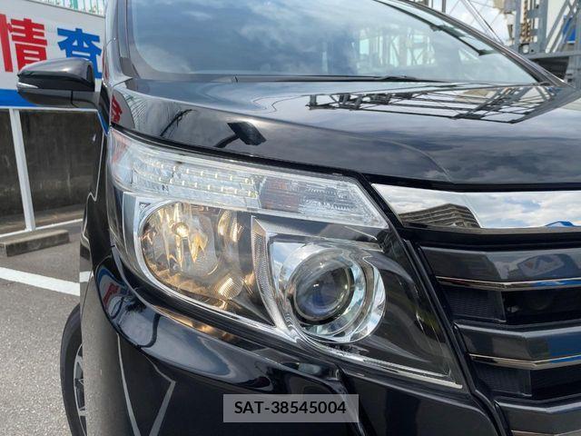 Toyota NOAH 2016-11 8337147-12