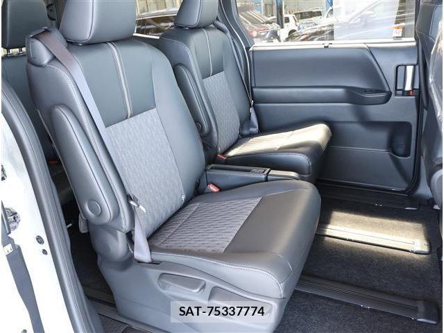 Toyota NOAH 2026-06 8337135-17