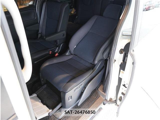 Toyota NOAH 2019-04 8355215-9