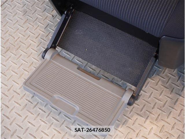 Toyota NOAH 2019-04 8355215-10