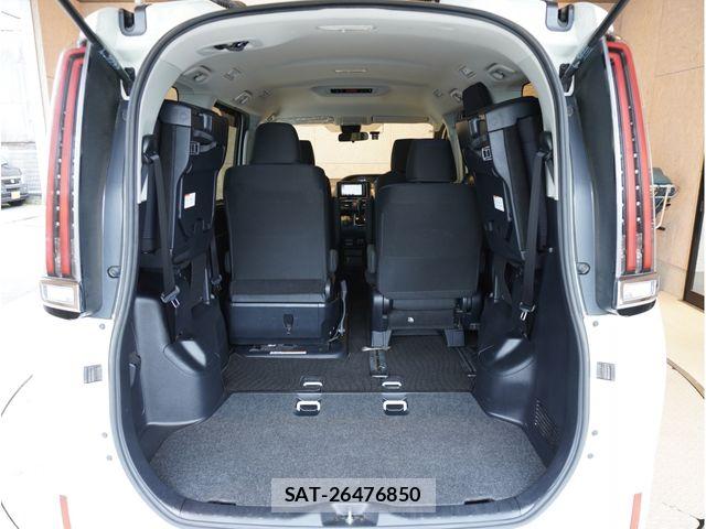 Toyota NOAH 2019-04 8355215-15
