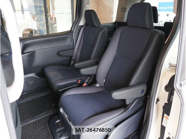 Toyota NOAH 2019-04 8355215-17