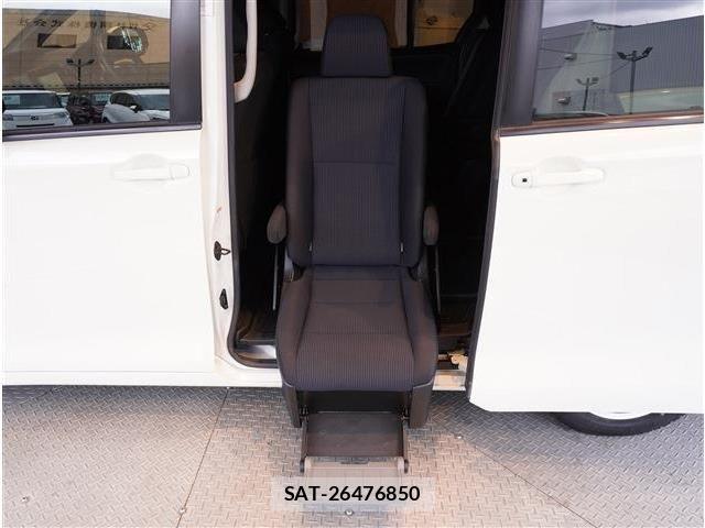 Toyota NOAH 2019-04 8355215-5