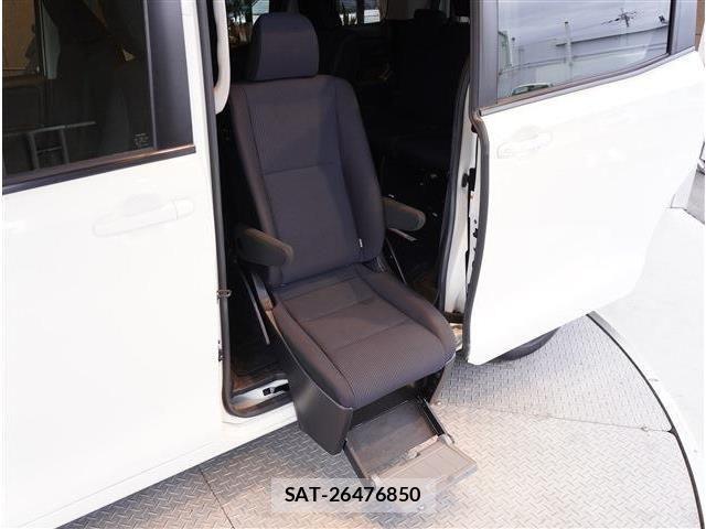 Toyota NOAH 2019-04 8355215-6