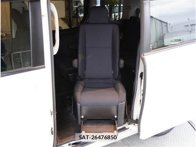 Toyota NOAH 2019-04 8355215-7