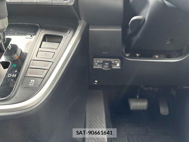 Toyota NOAH 2022-08 8355207-12