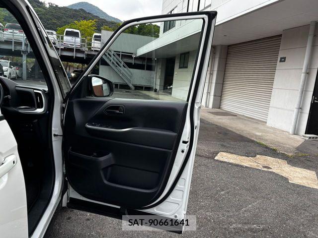 Toyota NOAH 2022-08 8355207-13