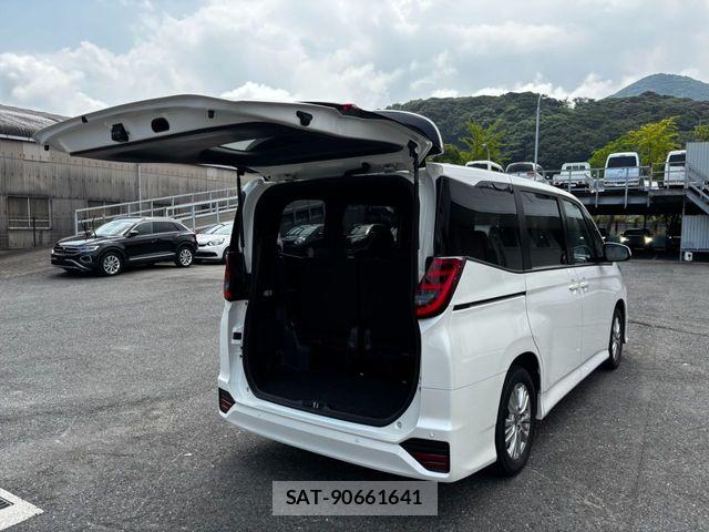 Toyota NOAH 2022-08 8355207-16