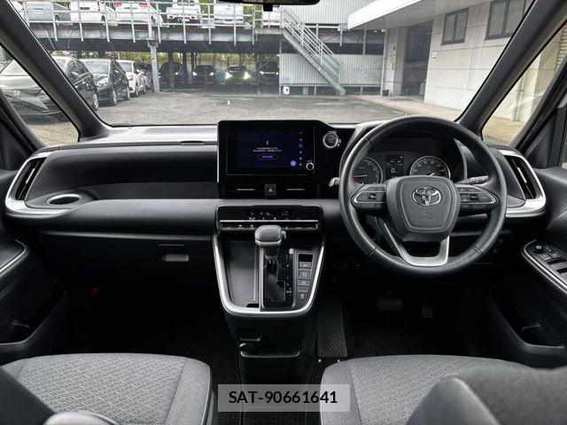 Toyota NOAH 2022-08 8355207-1