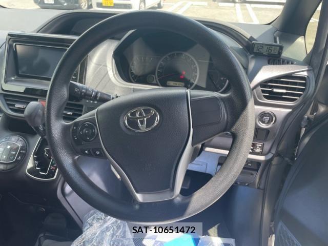 Toyota NOAH 2015-10 8355214-11