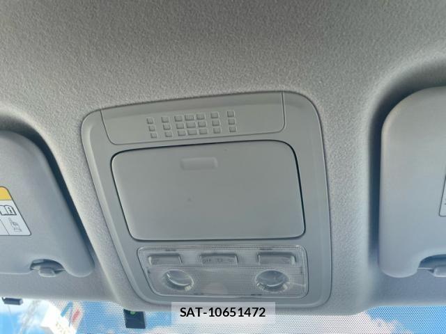 Toyota NOAH 2015-10 8355214-17