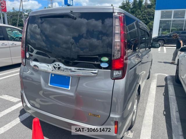 Toyota NOAH 2015-10 8355214-2