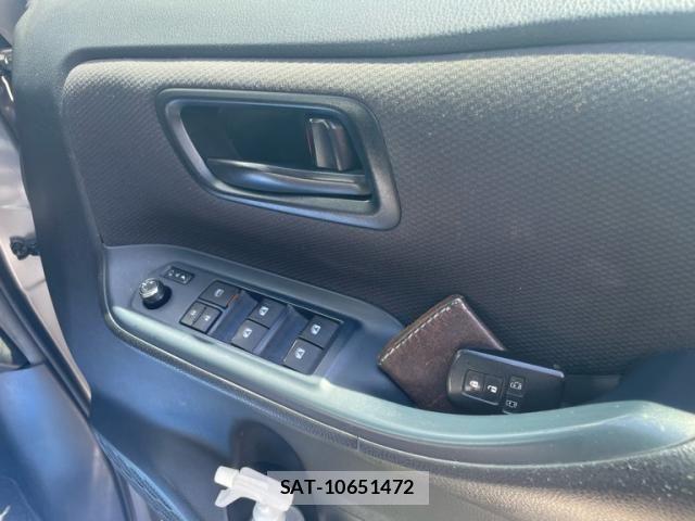 Toyota NOAH 2015-10 8355214-6