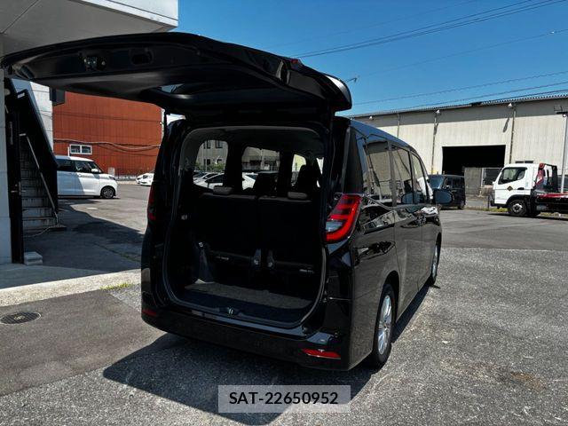 Toyota NOAH 2022-08 8355210-16