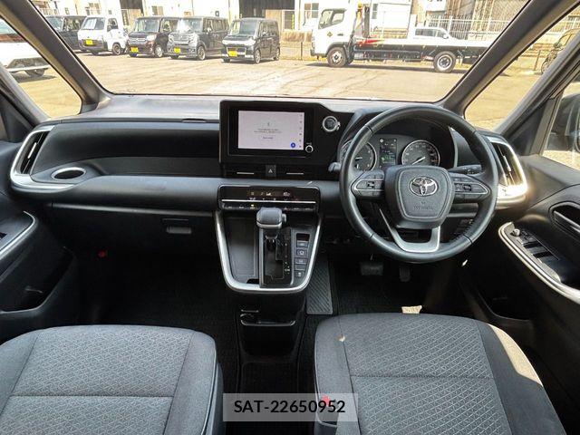 Toyota NOAH 2022-08 8355210-1