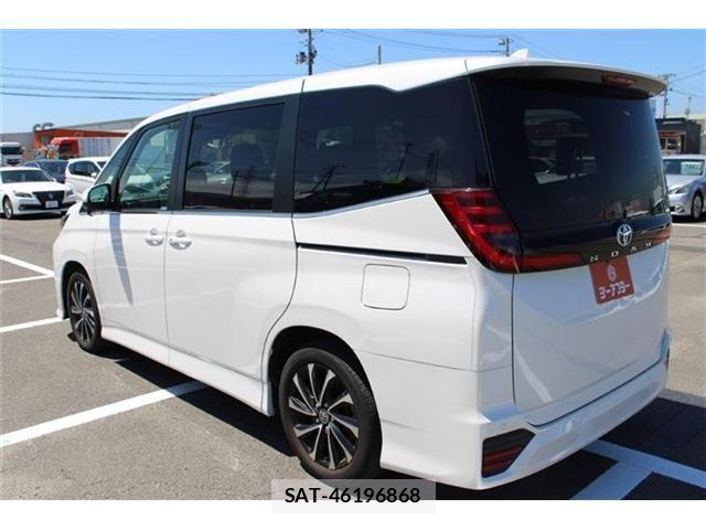 Toyota NOAH 2024-07 8355208-12