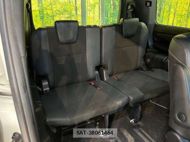 Toyota NOAH 2018-03 8355213-9