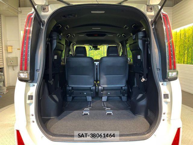 Toyota NOAH 2018-03 8355213-10