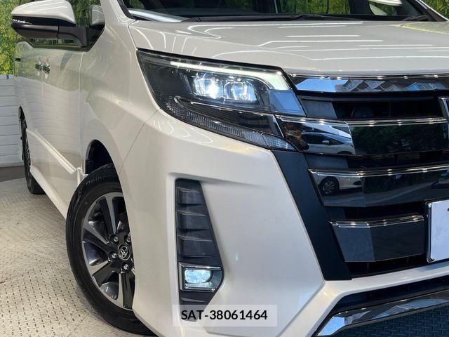 Toyota NOAH 2018-03 8355213-12
