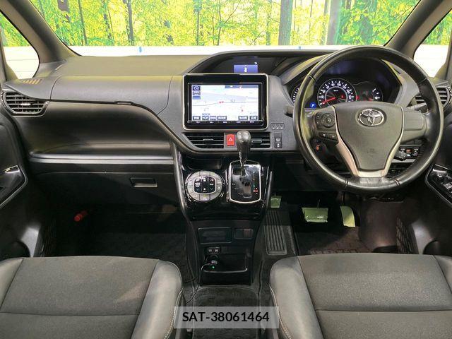 Toyota NOAH 2018-03 8355213-1