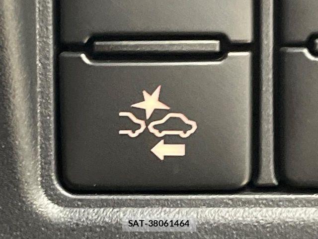 Toyota NOAH 2018-03 8355213-5