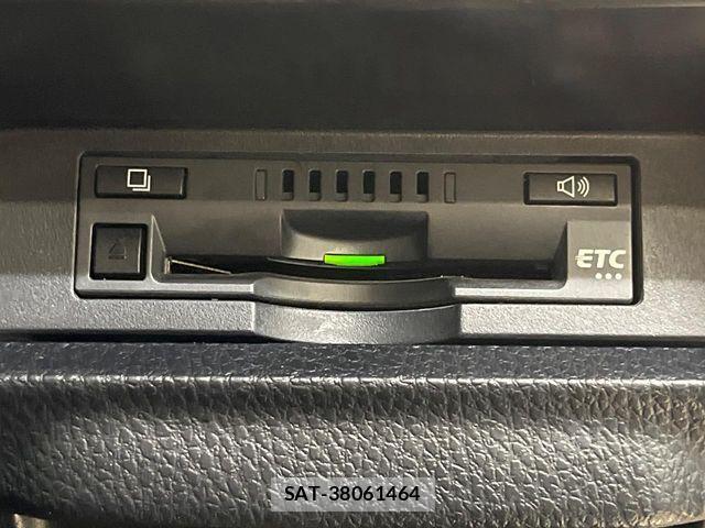 Toyota NOAH 2018-03 8355213-6