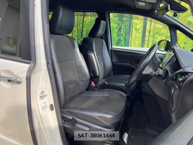 Toyota NOAH 2018-03 8355213-7
