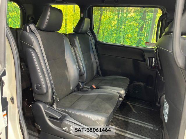 Toyota NOAH 2018-03 8355213-8