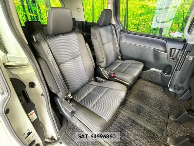 Toyota NOAH 2014-04 8367715-7