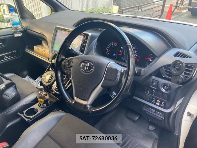 Toyota NOAH 2018-03 8367717-10