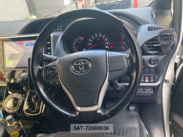 Toyota NOAH 2018-03 8367717-14