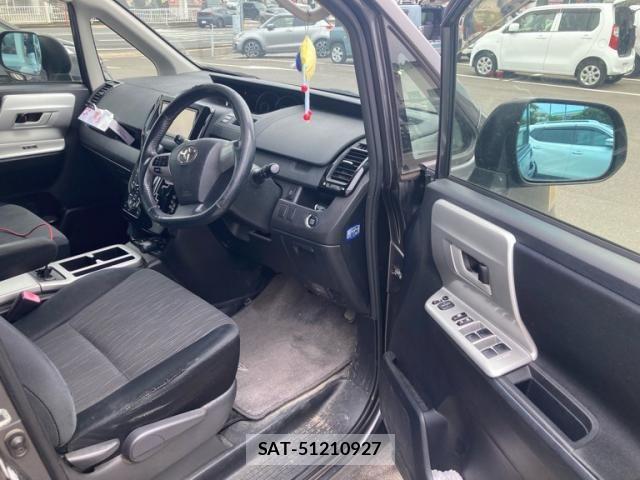 Toyota NOAH 2010-07 8367733-13